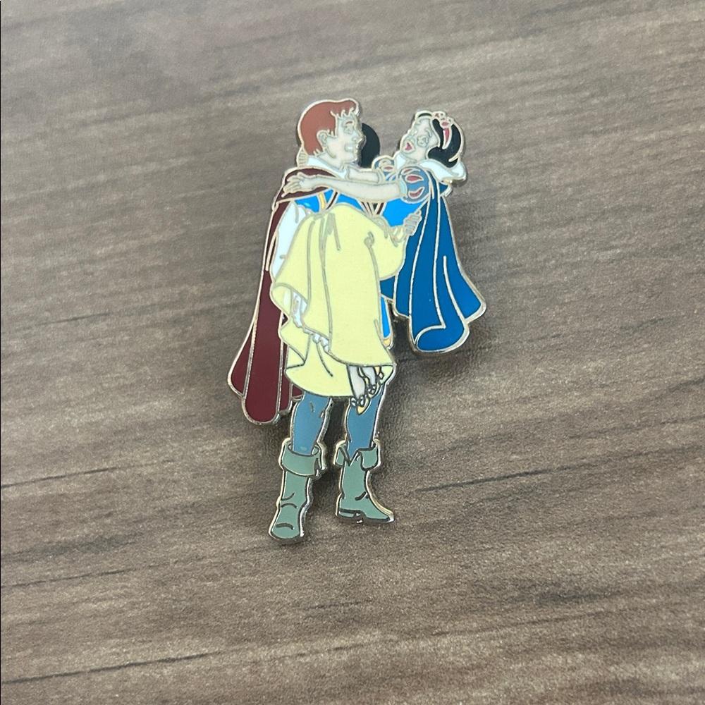 Super Rare Disney Snow White and Prince Pin